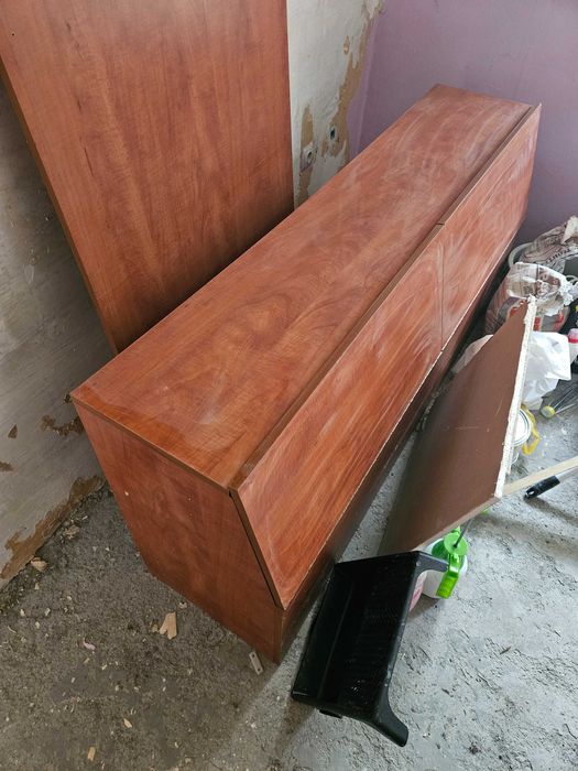 Спалня с матрак, скрин и табла