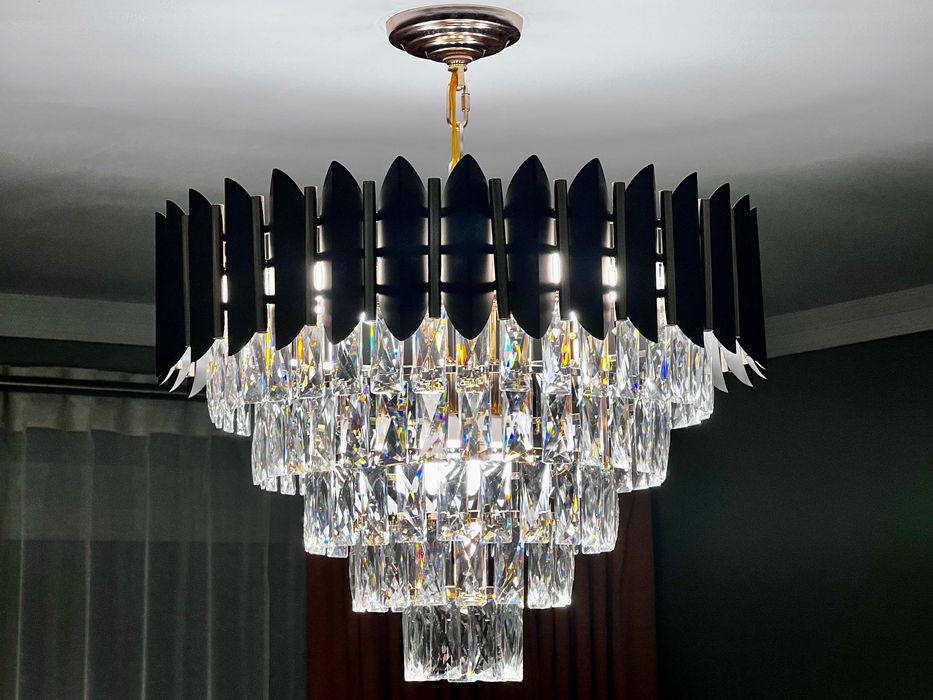 Продам люстру на 12 ламп