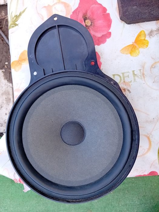 Boxă passat b6 200 lei