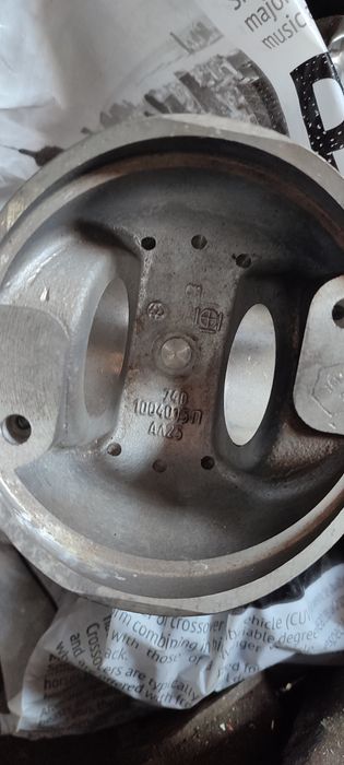 Поршня КамАЗ 8 штук