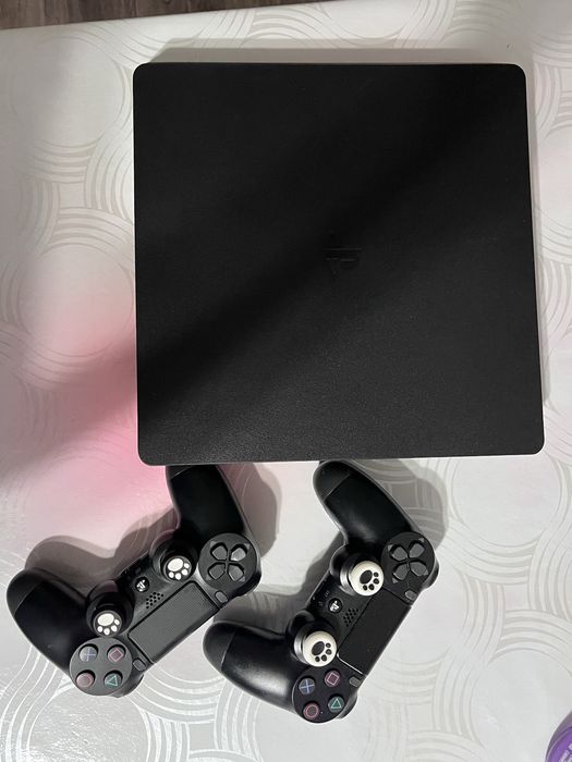 продам PlayStation 4