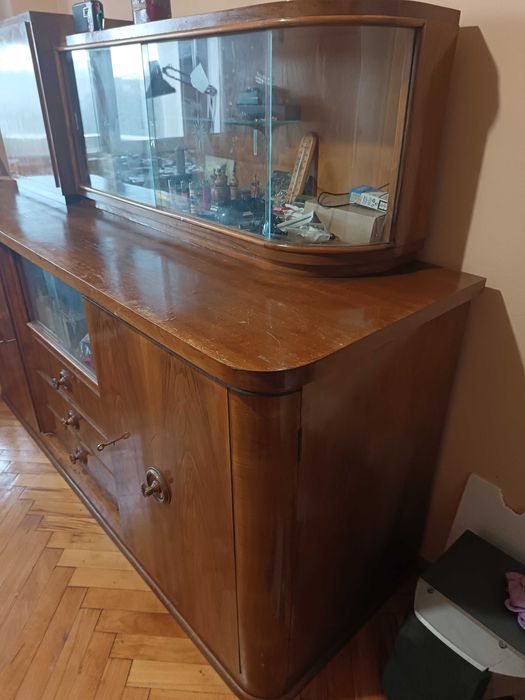 Продава се Красив Дървен Бюфет Орех 180 x 60 см Скрин Мебел