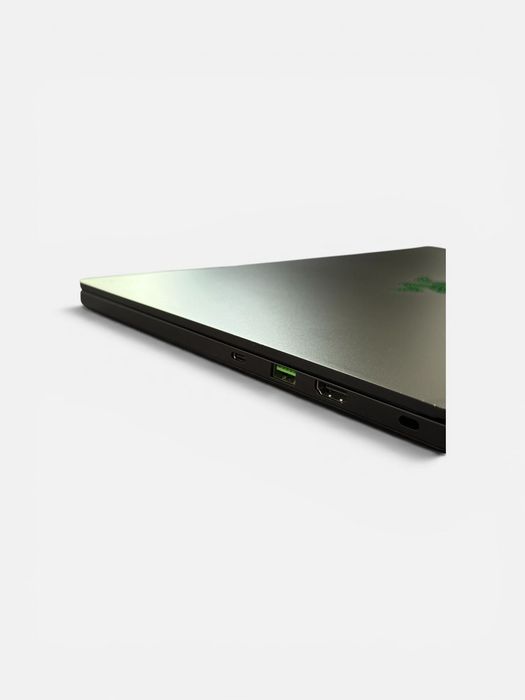 Геймърски Лаптоп 14’ QHD 240 Hz RTX 4070 8GB Ryzen 9-8945HS Razer Blade 14 32GB DDR5  1TB SSD