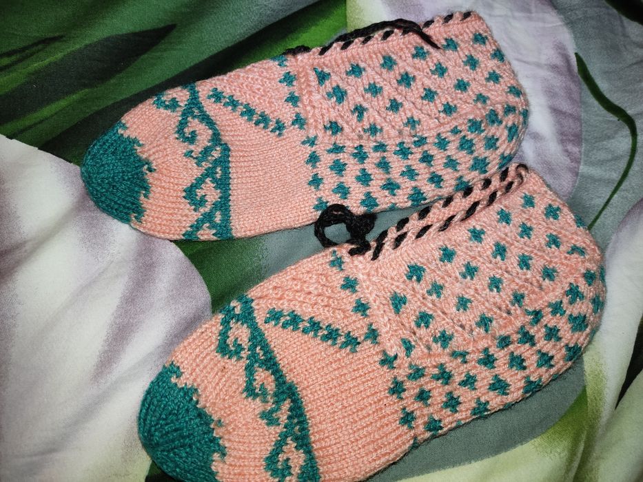 Красивые, а ещё и теплые шерстяные носки,hand made