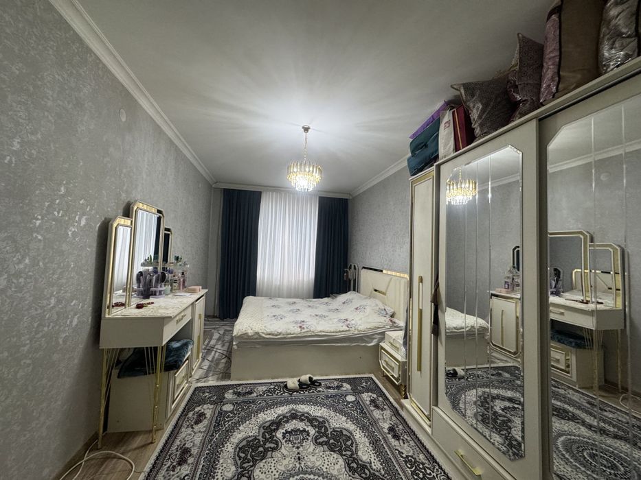 Sergeli Yangi choshtepa 
2 xona 6 etaj 7 etajli dom
Metro taraf seriy