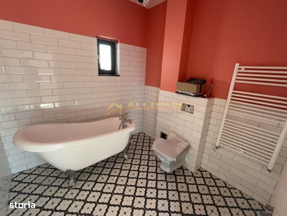 Eleganta la malul lacului- Vila premium cu ponton privat.