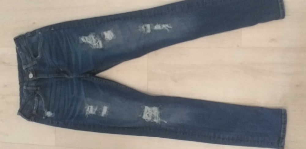 и фирменни спортни дрехи 146 размер 35-50лв.и дънки 156 размер