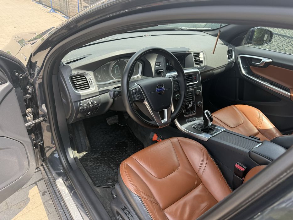 Vand/Schimb Volvo V60 D6 plug in hibrid 2014 (accept si unele schimburi cu masini mai ieftine +diferenta)pret in euro