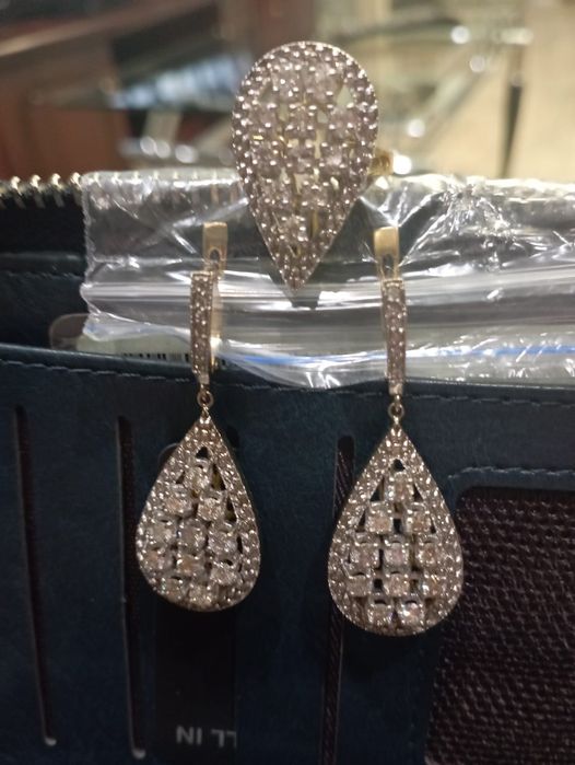 Бриллиантовый золотой набор «Капля»