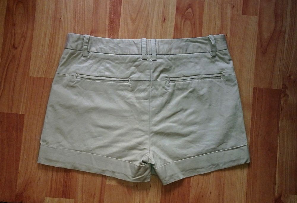 Pantaloni scurti stil office bej
