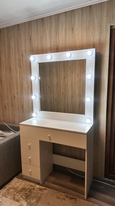 Тумба с зеркалом