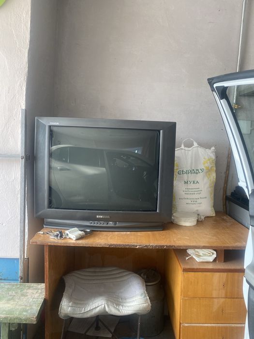 Телевизор Самсунг Прогун на 72" диагональ