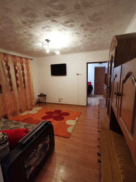 Închiriez apartament cu doua camere