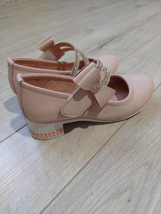 Продам туфли 33р и 32р