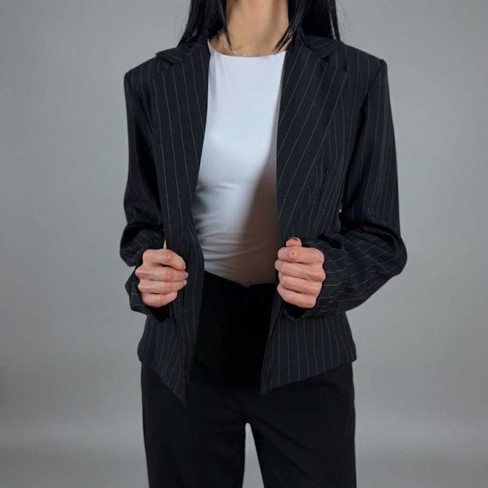 Черно сако раирано