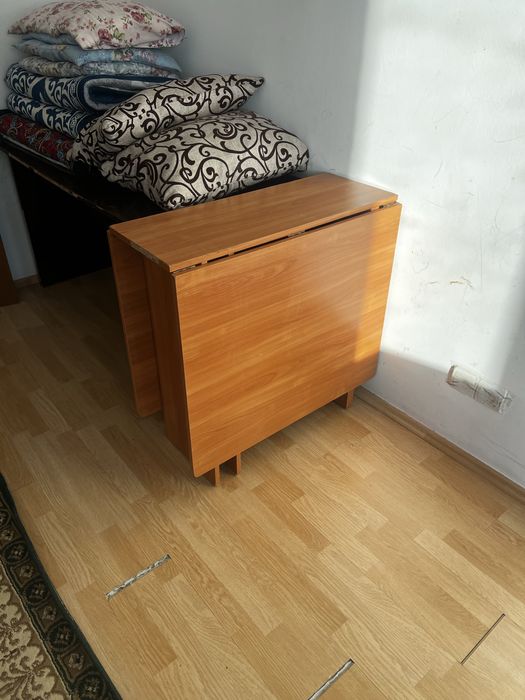 Продам стол книжка
