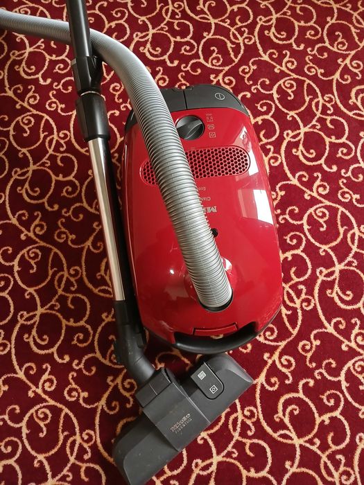 Прахосмукачка Miele Classic C1