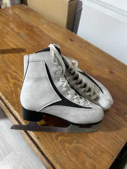 Продам коньки детские