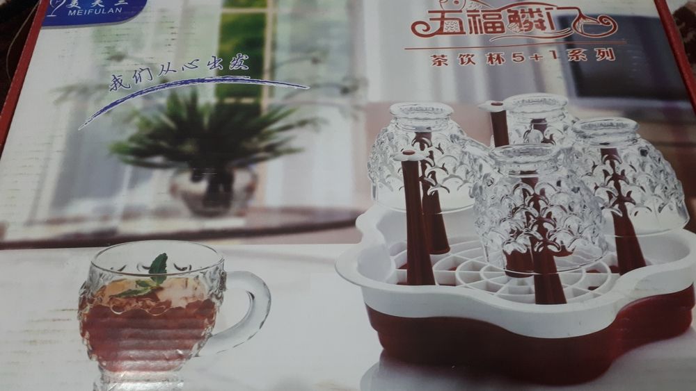 Фужеры, чашки, вазочки, чайник