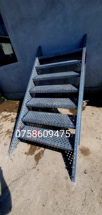 Scări zincate 70x27cm 7 trp