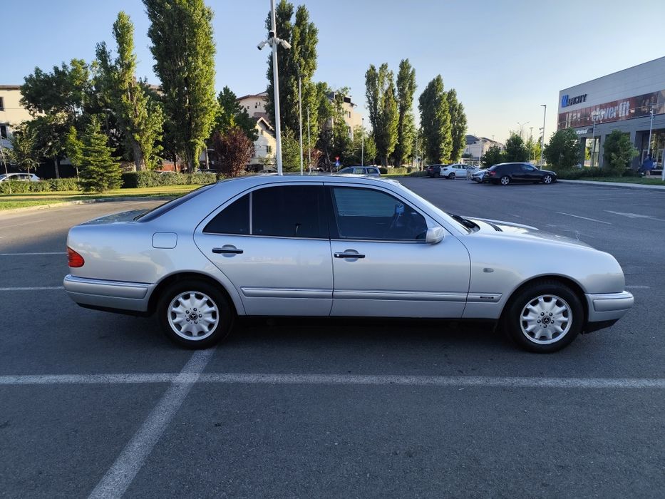 Vând Mercedes w 210 E 200