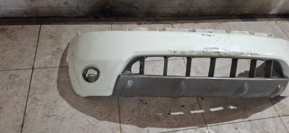 Продам бампер ниссан мурано 2003 года.