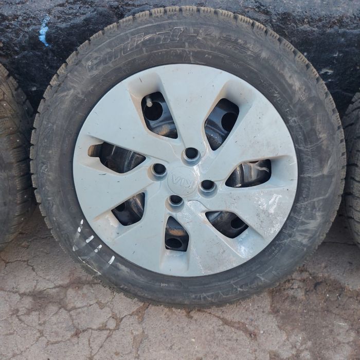 Продается шины с диском 80000