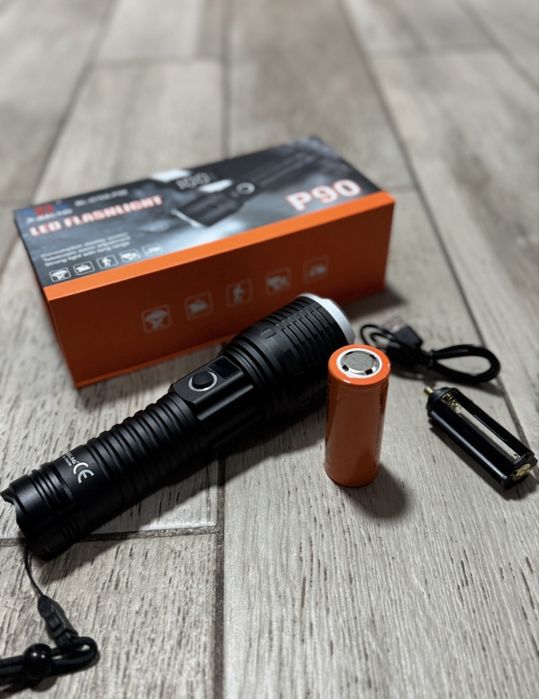 Lanterna cu Led puternic/ Acumulator+ baterii/ Zoom/ Afisaj digital