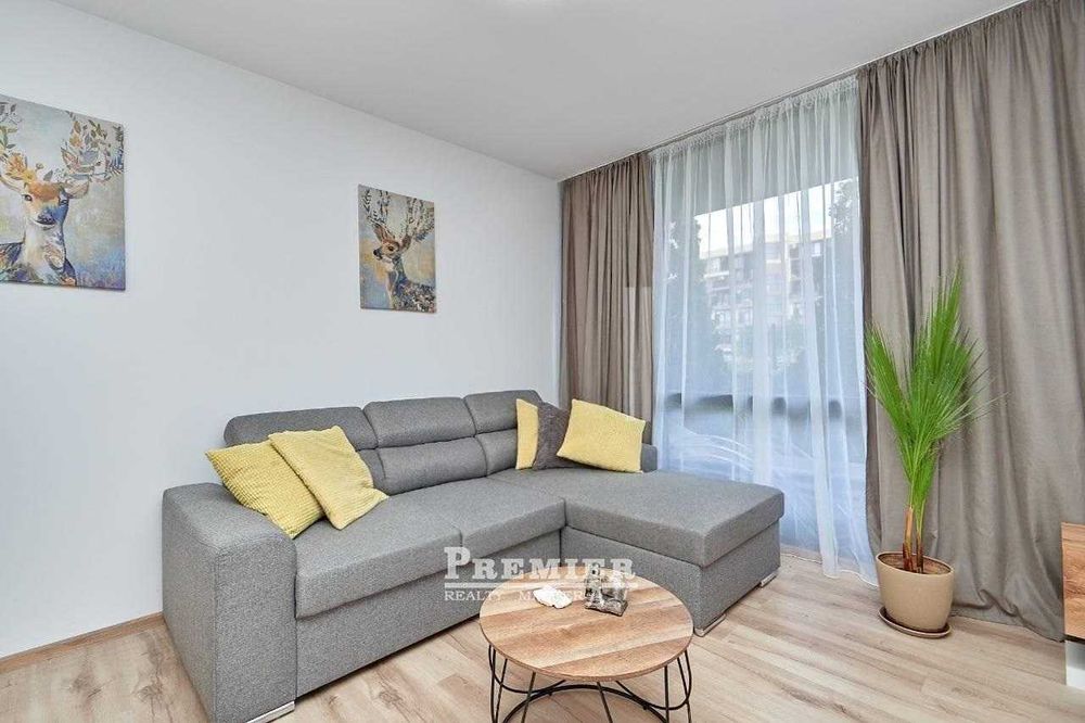 Продава се Тристаен апартамент в Бургас, Акациите - 100 кв.м за 661 €/кв.м - Снимка #2