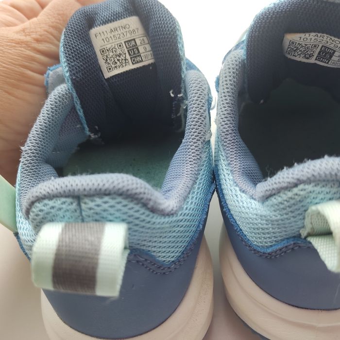 Детские кроссовки р. 28