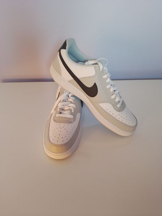 Vând adidași de piele Nike,mărimea 47.5,noi