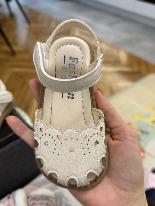 Сандали за момиченце