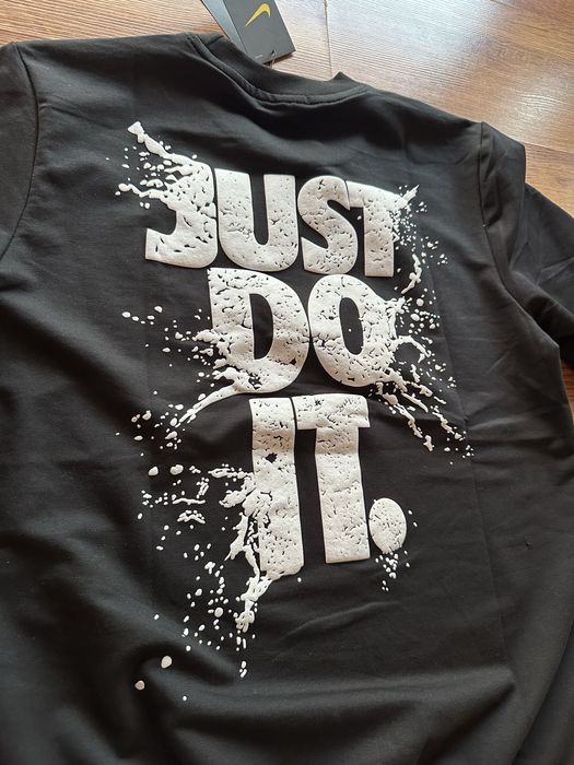 Мъжка,памучна,черна блуза Nike с голям надпис на гърба и бродирано лого