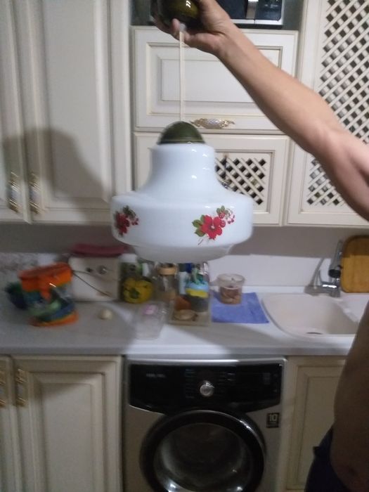 Продам недорого Люстру.