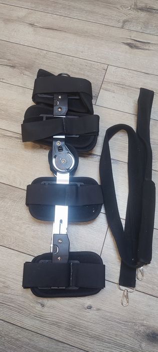 Коленный ортез регулируемый