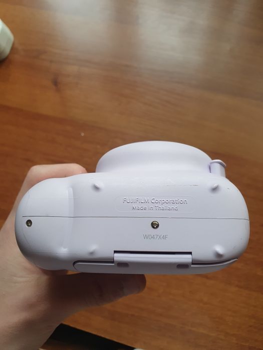 СРОЧНО продам фотоаппарат instax mini 11