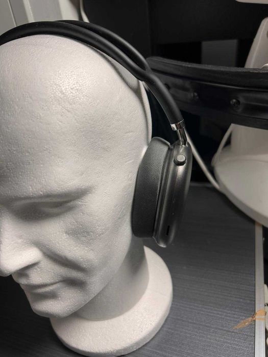 Căști Bluetooth de înaltă calitate; le poți testa înainte de a le cumpăra.