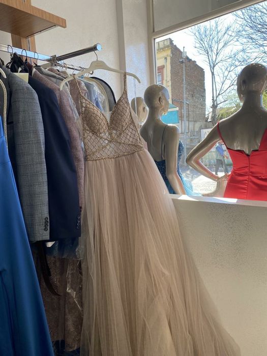 Официална рокля за абитуриентски бал