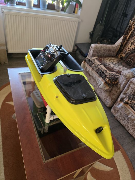 Navomodel pentru Pescuit Plantat - Complet Echipat, Stare Impecabilă!