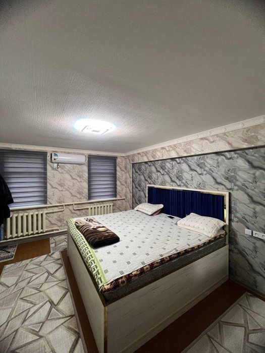 Boyovut shaxarchasida hovlili uy sotiladi !