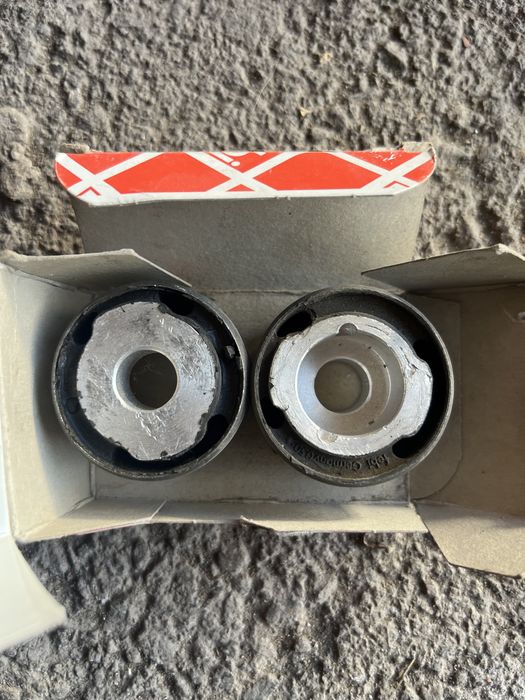 Сайлентблоки задние редуктор