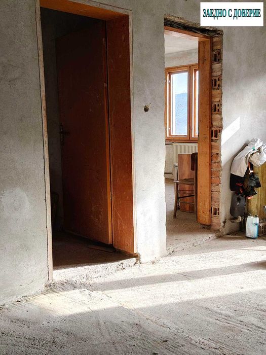 Уникална триетажна къща в гр,СВОГЕ, сред  живописното Искърско Дефиле