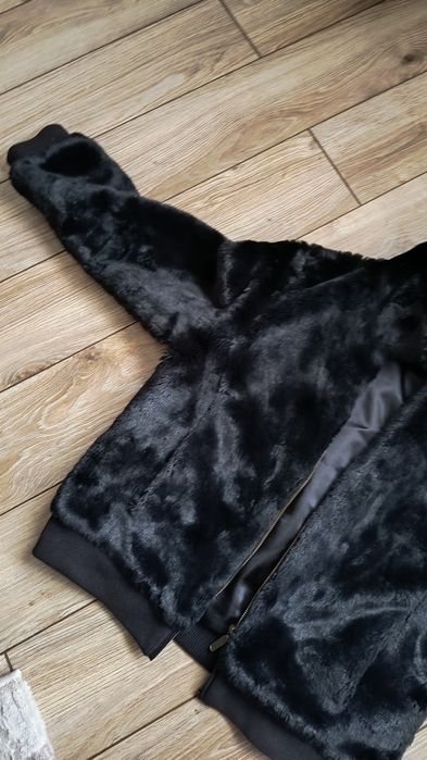 Geacă imitație blană, în stare foarte bună. Blana se comportă foarte b