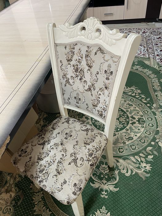 Гостевой стол в хорошем сосотоянии