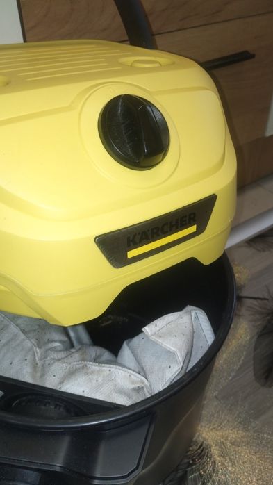 Vând aspirator Karcher