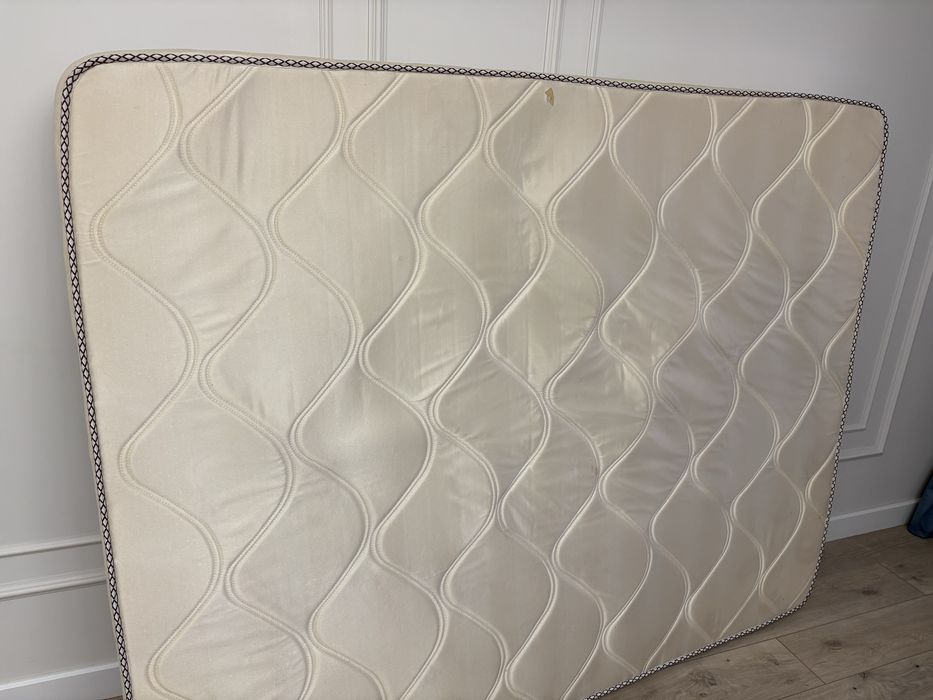 Продам матрас в хорошем состоянии