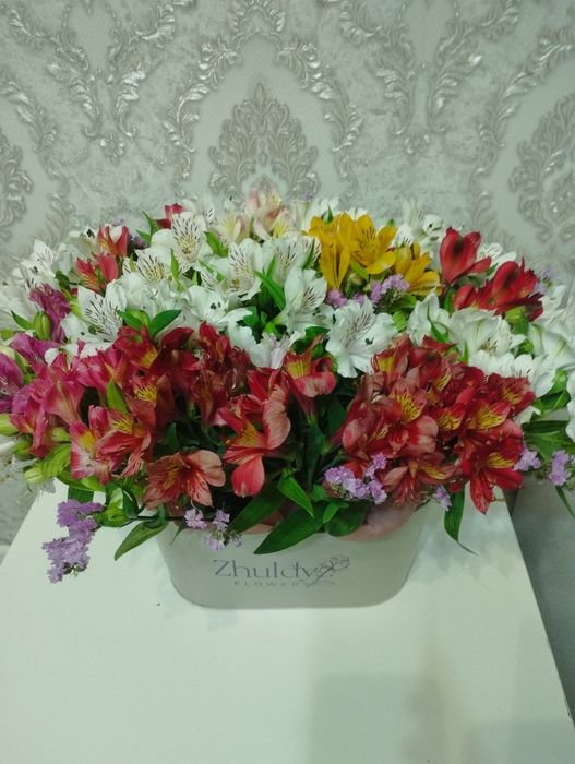 Цветы свежие сегодня подарили