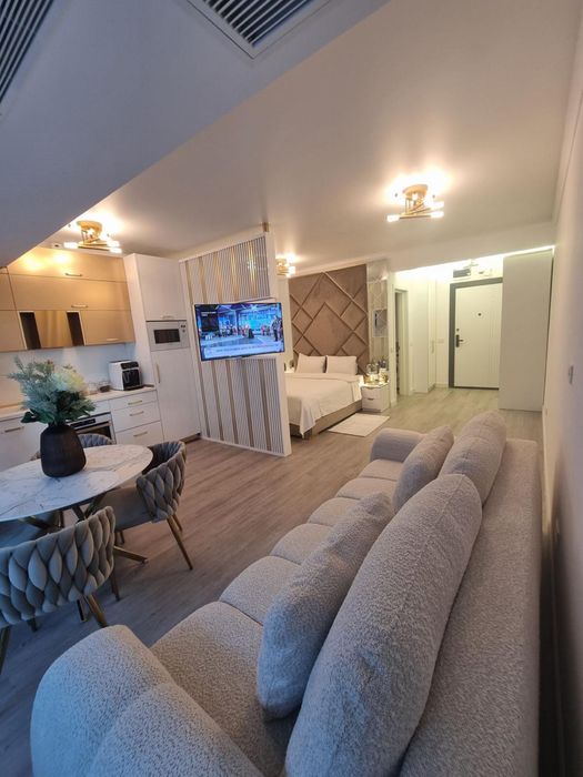 Închiriez studio de lux în complexul rezidențial White Titanic