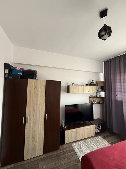 Persoana fizica,vând GARSONIERA in zona Metalurgiei.