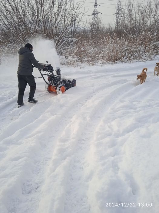 Срочно продам снегоуборочная машина